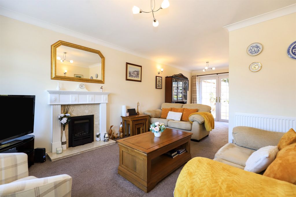 Additional image 3 of 5 bed detached house for saleDursley Close, Willenhall WV12