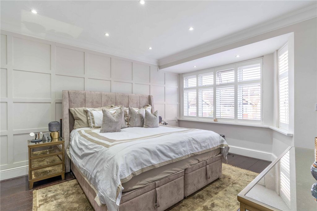 Additional image 14 of 5 bed semi-detached house for saleKings Avenue, Woodford Green IG8