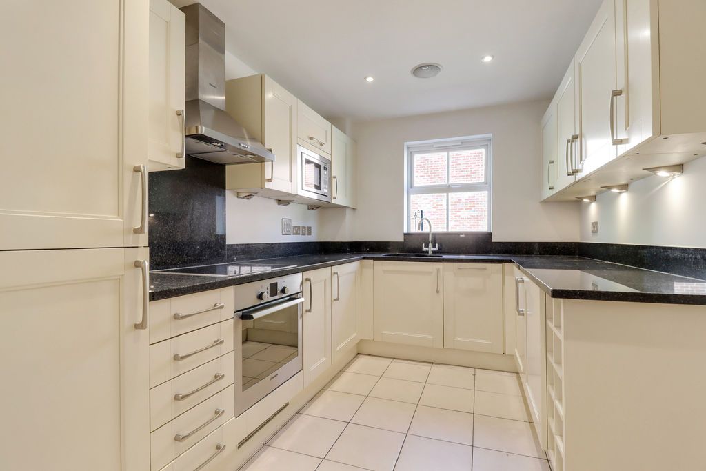 Additional image 5 of 2 bed flat for saleLondon Road, Windlesham GU20