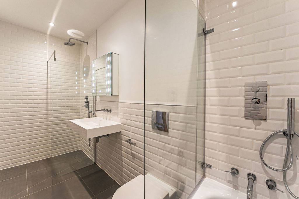 Additional image 11 of 3 bed flat for sale117 Marine Parade, Worthing, West Sussex BN11