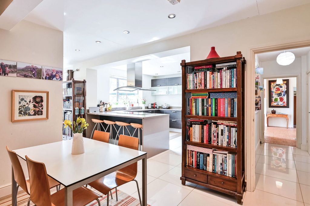 Additional image 11 of 6 bed detached house for saleFernhill Lane, Woking GU22