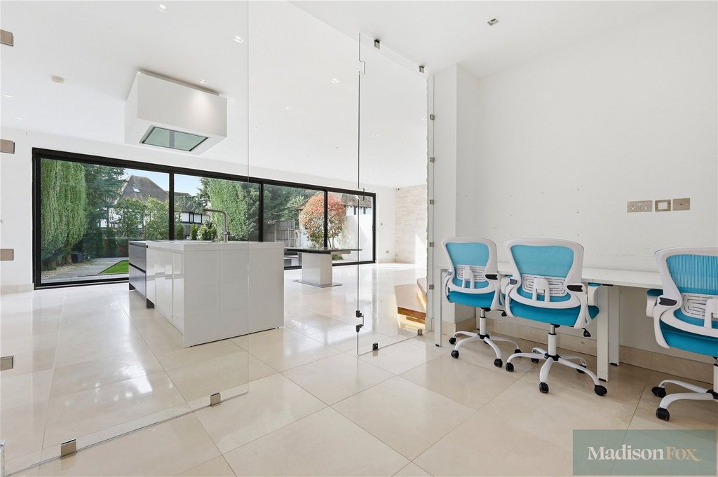 Additional image 13 of 5 bed detached house for saleWoodland Way, Woodford Green IG8