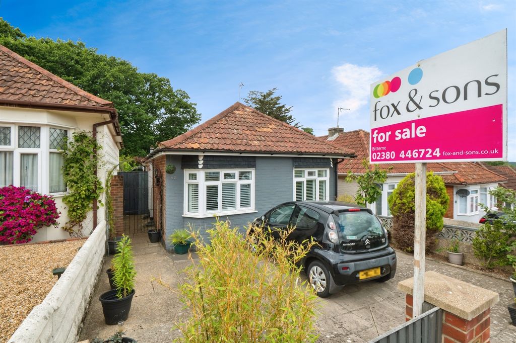 2 bed detached bungalow for saleWoodmill Lane, Southampton SO18