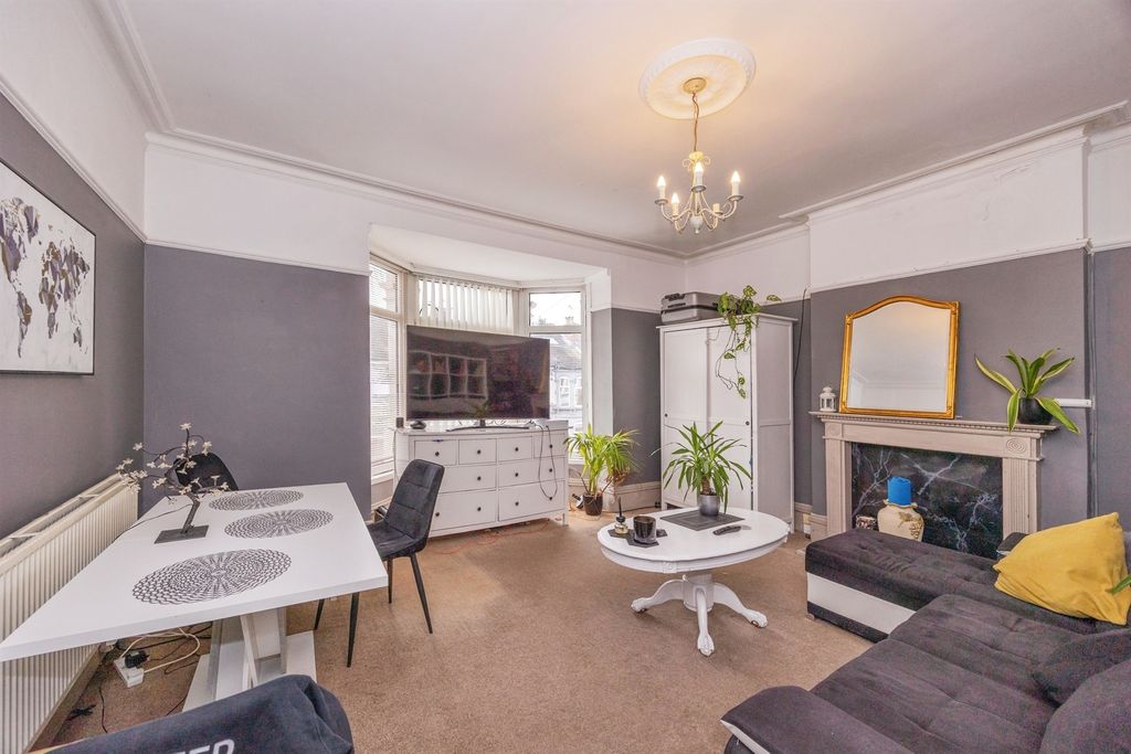 Additional image 4 of 2 bed flat for saleNorth End Avenue, Portsmouth PO2