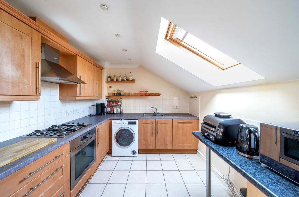 Additional image 5 of 2 bed flat for saleArchers Road, Banister Park, Southampton, Hampshire SO15