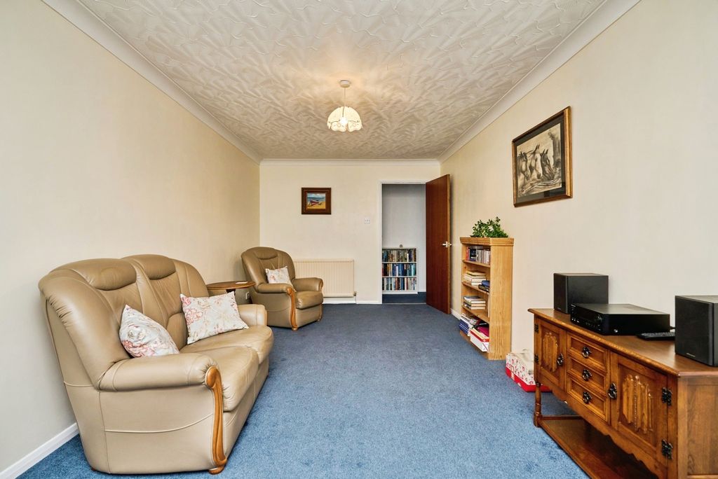 Additional image 8 of 2 bed maisonette for saleMedina Avenue, Newport, Isle Of Wight PO30