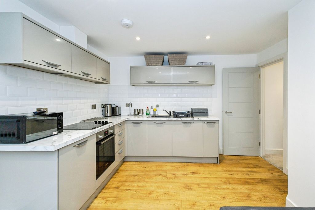 Additional image 4 of 1 bed flat for sale149A London Road, North End, Portsmouth PO2