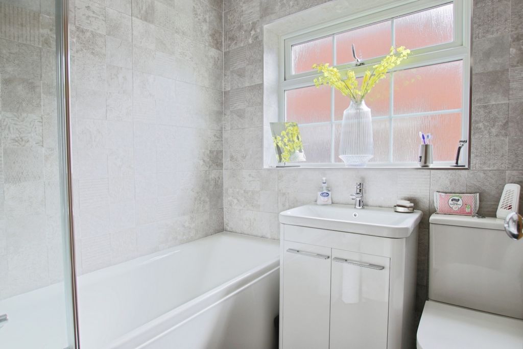 Additional image 7 of 2 bed semi-detached bungalow for saleOak Avenue, Withernsea, East Riding Of Yorkshire HU19
