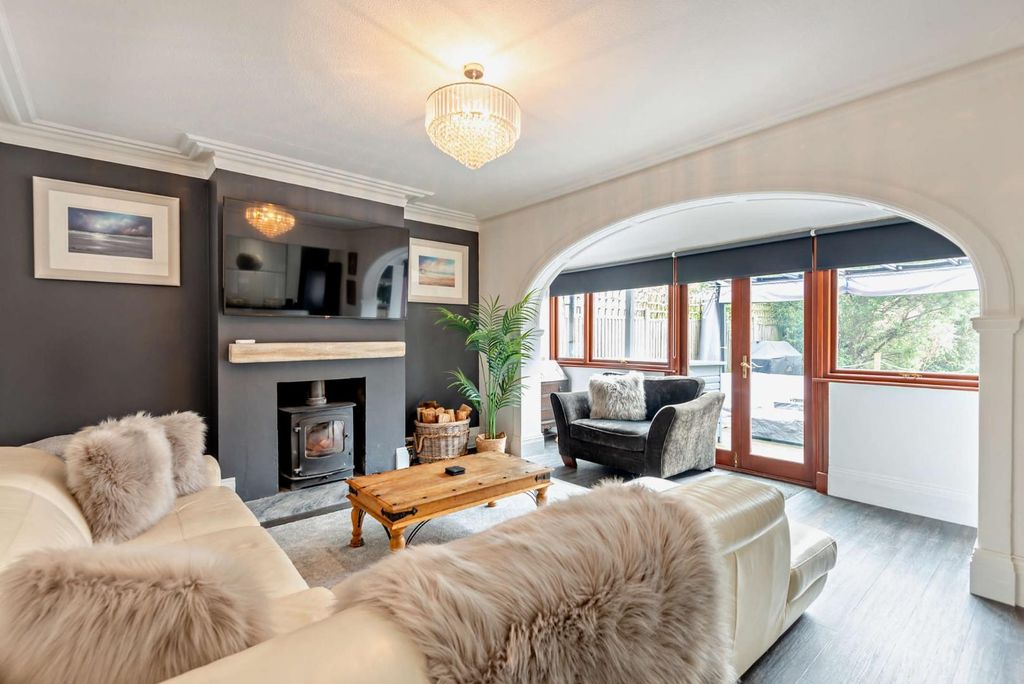 Additional image 7 of 7 bed semi-detached house for saleFordbridge Road, Ashford TW15