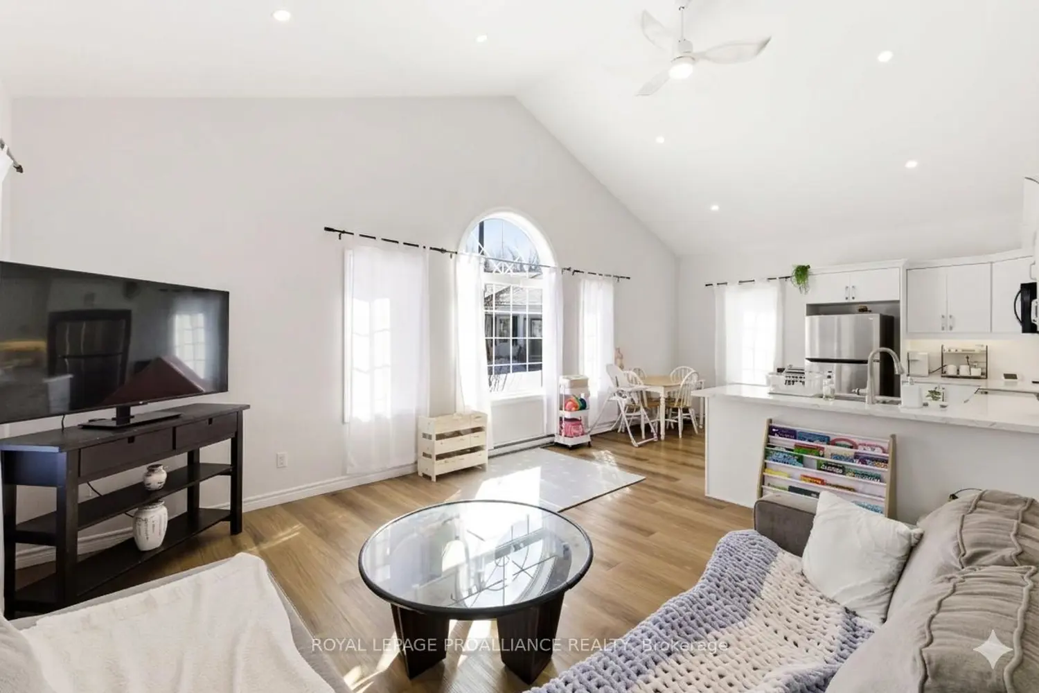 Additional image 9 of 300 Croft Street 202
