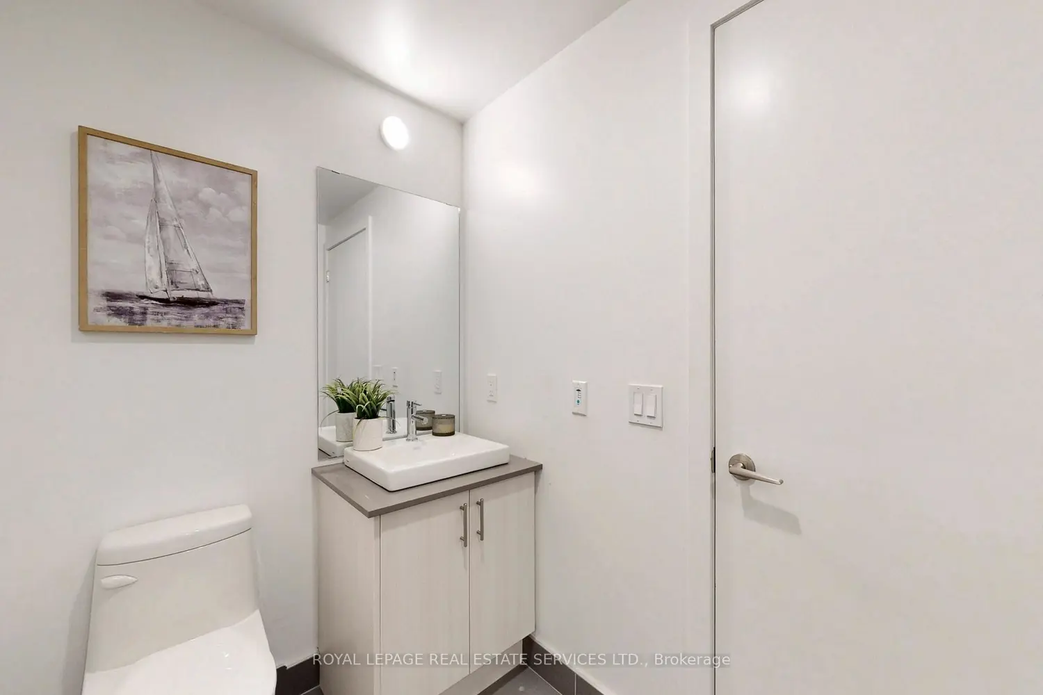 Additional image 4 of 1195 The Queensway 310