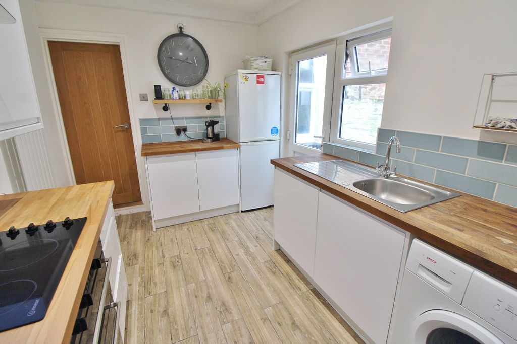 2 bed end terrace house for saleCroft Road, North End PO2 photo 5