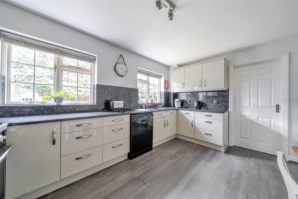 Additional image 26 of 4 bed detached house for saleCarrick Lane, Yateley, Hampshire GU46