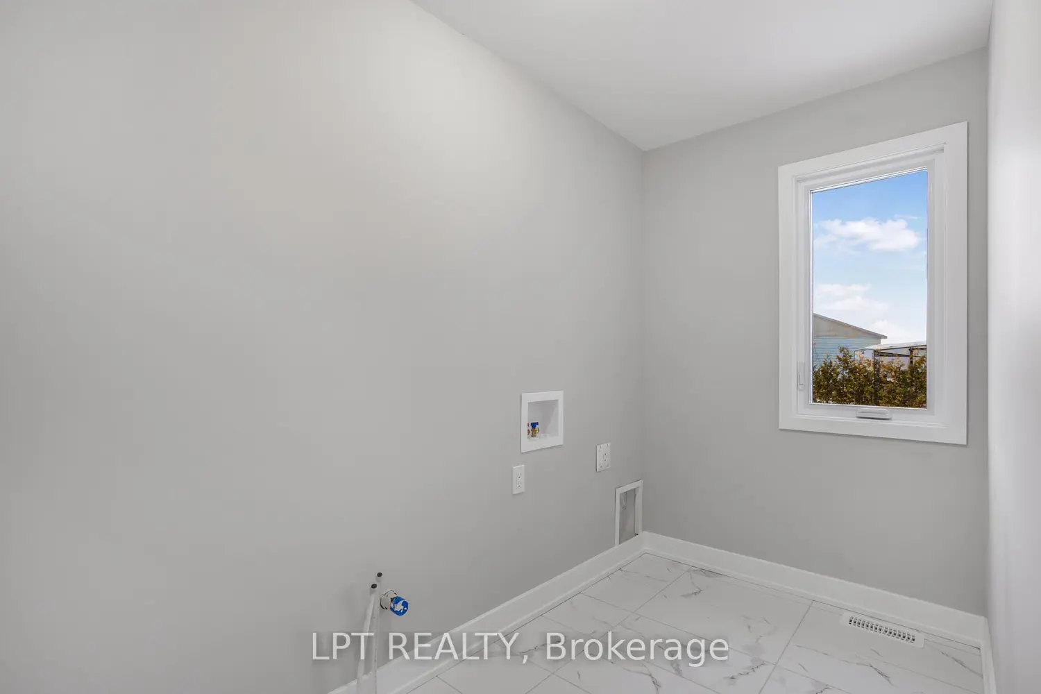 Additional image 10 of 63 Chateauguay Street