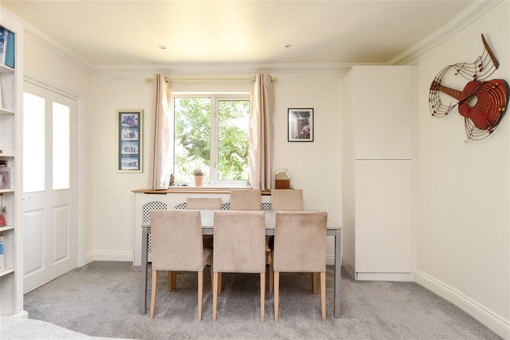 2 bed maisonette for salePortley Wood Road, Whyteleafe, Surrey CR3