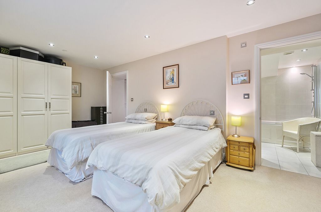Additional image 7 of 2 bed flat for saleSt. Peter Street, Winchester SO23