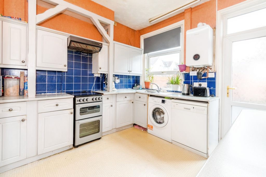 Additional image 4 of 3 bed semi-detached house for saleTwyford Avenue, Upper Shirley, Southampton, Hampshire SO15