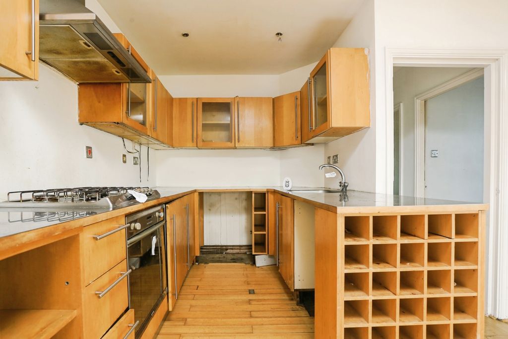 Additional image 3 of 2 bed flat for saleFosse Road North, Leicester, Leicestershire LE3