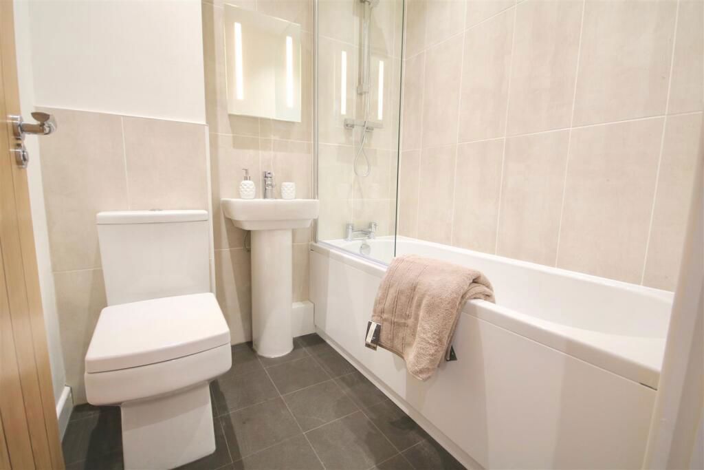 Additional image 2 of 2 bed flat for saleIsambard Brunel Road, Portsmouth PO1