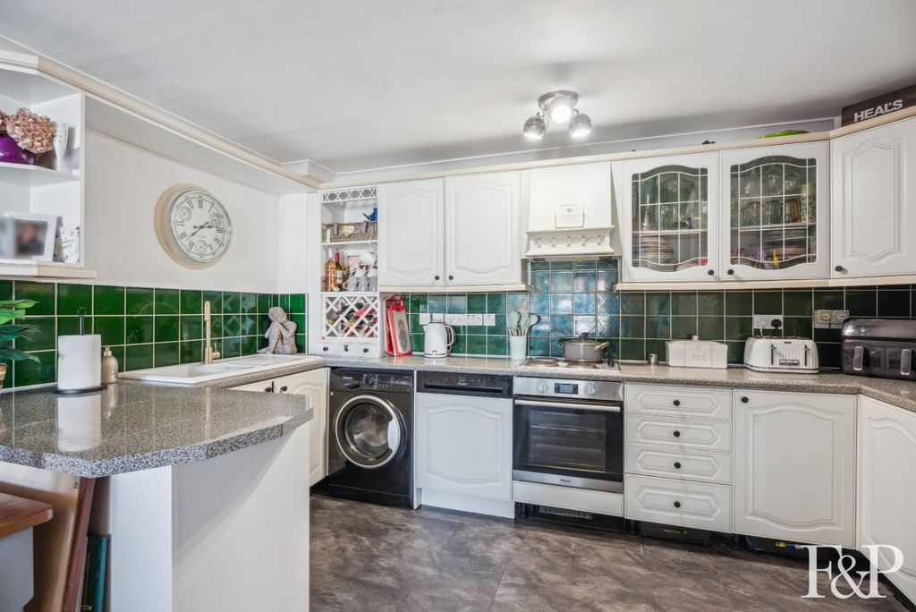 Additional image 8 of 2 bed flat for saleOsborne Road, Windsor SL4