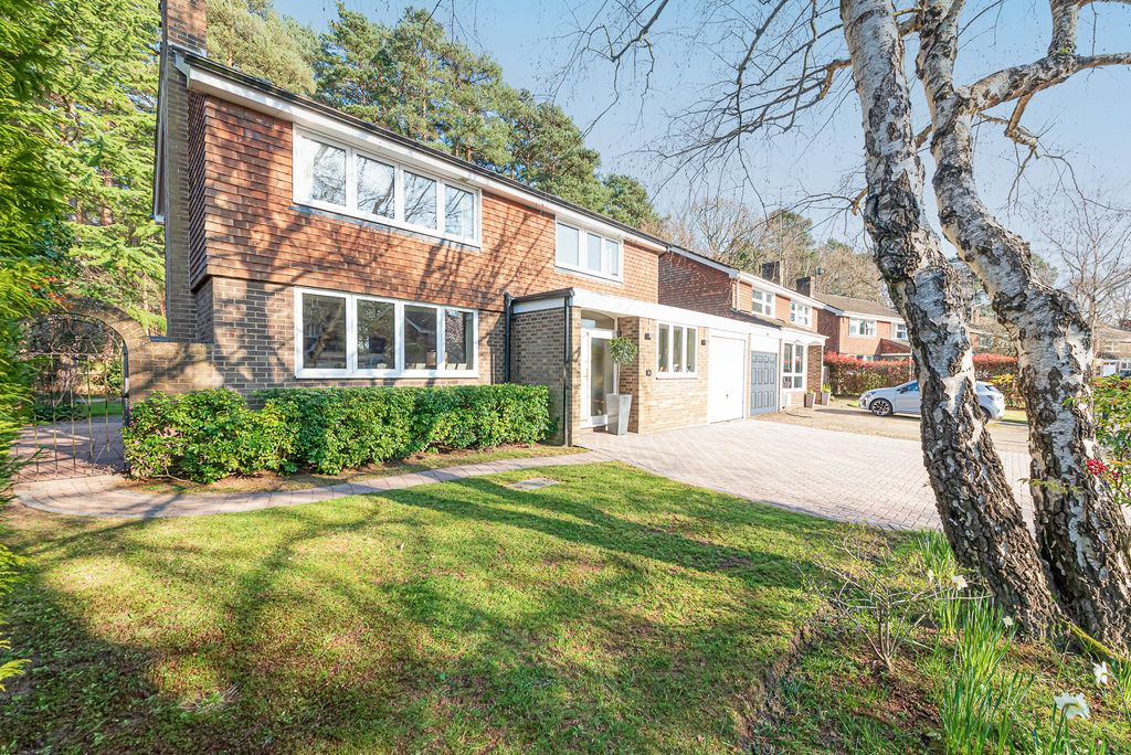 4 bed detached house for saleHeathpark Drive, Windlesham, Surrey GU20