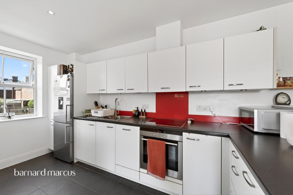 Additional image 7 of 2 bed flat for saleBeaumont Drive, Worcester Park KT4