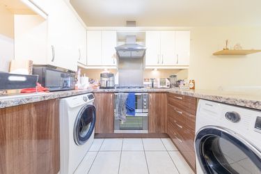 2 bed flat for saleCastlecroft Road, Castlecroft WV3 photo 5