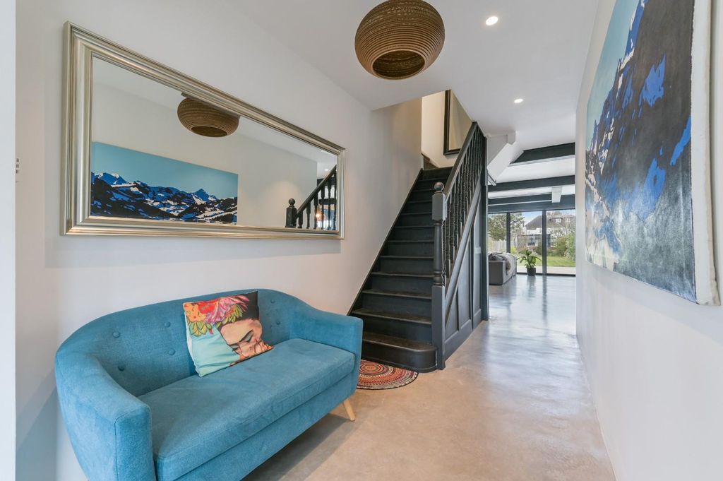 Additional image 4 of 6 bed semi-detached house for saleOaks Avenue, Worcester Park KT4