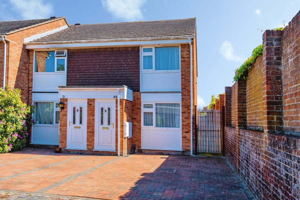 2 bed end terrace house for saleCharles Knott Gardens, Southampton, Hampshire SO15
