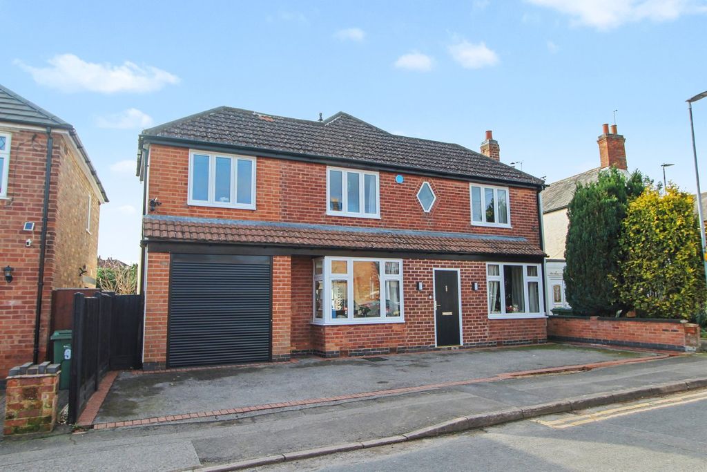 4 bed detached house for saleVictoria Street, Narborough, Leicester LE19