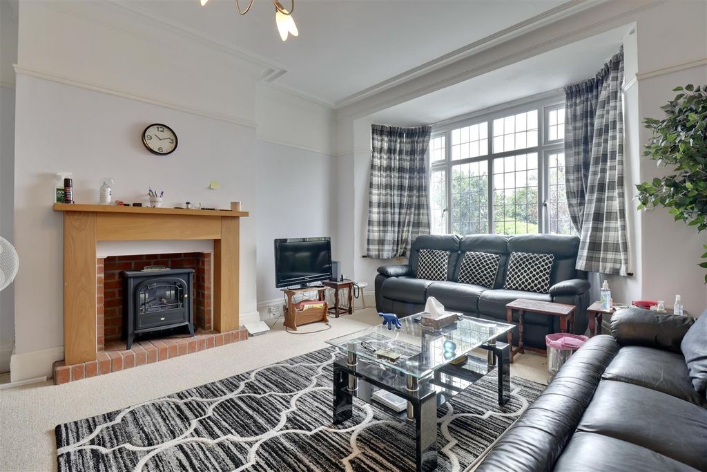 Additional image 5 of 4 bed property for saleHavant Road, Farlington, Portsmouth PO6