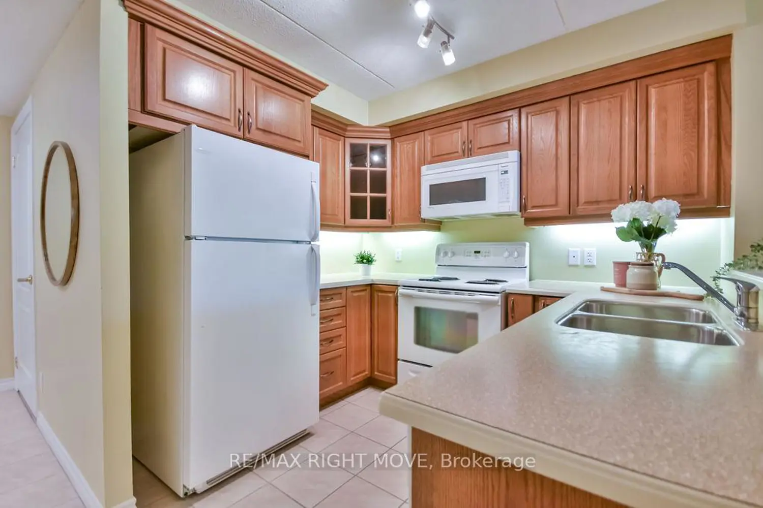 Additional image 6 of 486 Laclie Street 313
