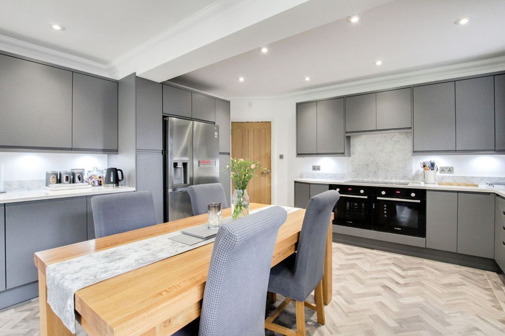 Additional image 9 of 5 bed detached house for saleSwan Lane, Wickford SS11
