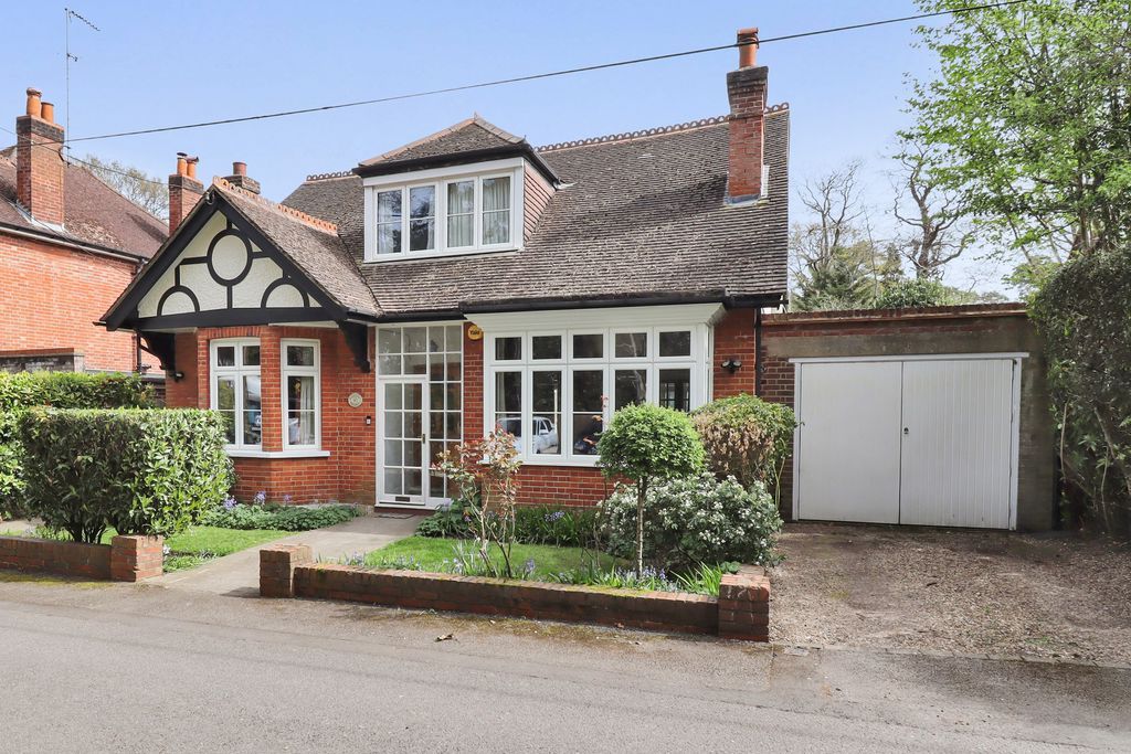 4 bed detached house for salePine Grove, Windlesham GU20