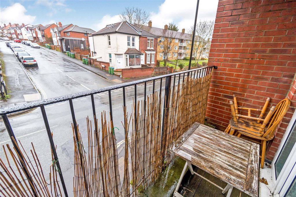 Additional image 8 of 2 bed flat for salePortswood Road, Southampton, Hampshire SO17