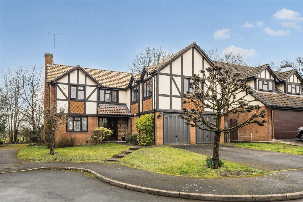 Additional image 20 of 5 bed detached house for saleDunsmore Gardens, Yateley, Hampshire GU46