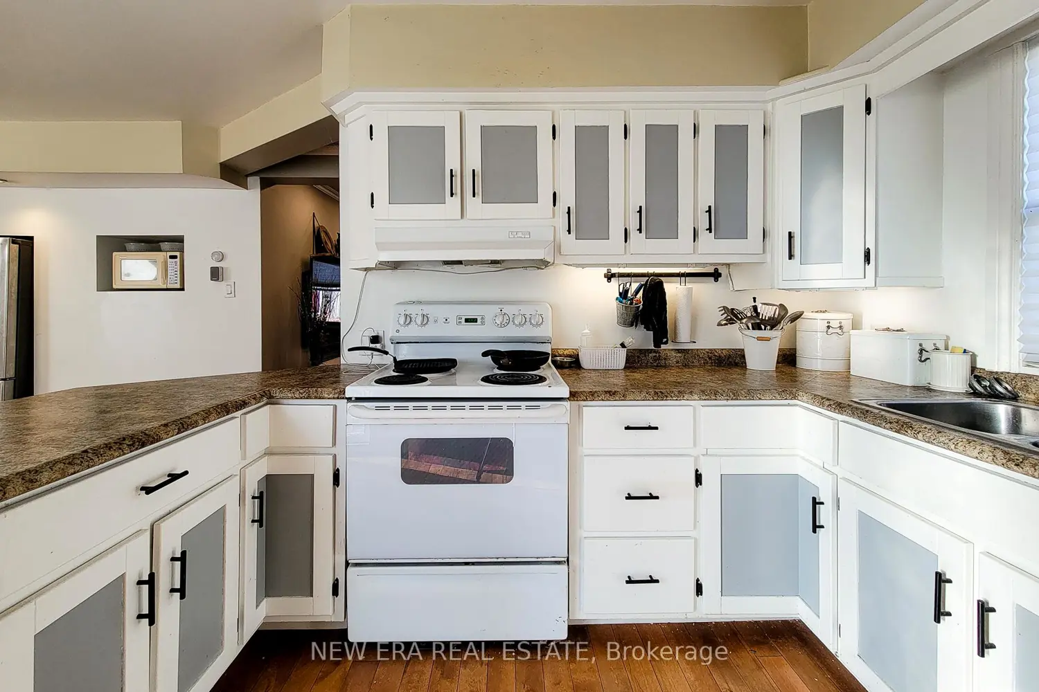 Additional image 14 of 54 Eighth Avenue