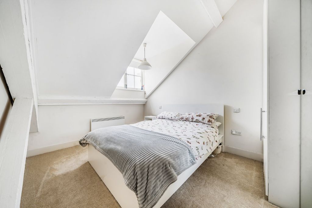 Additional image 9 of 2 bed flat for saleGunwharf Quays, Portsmouth PO1