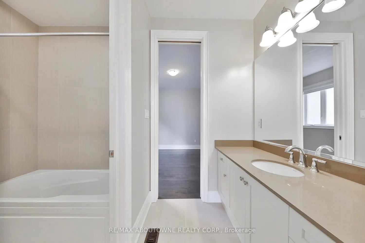 Additional image 11 of 2163 Vineland Crescent