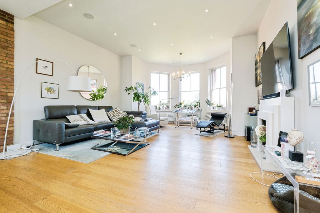Additional image 10 of 3 bed flat for saleBartholomew House, Richmond Drive, Woodford Green IG8
