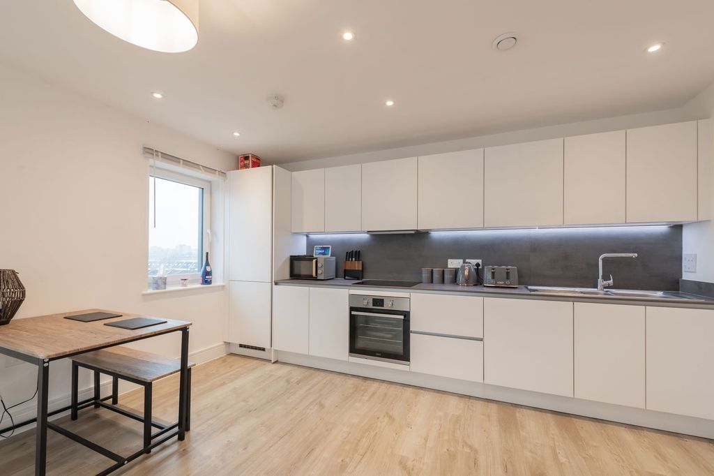 Additional image 3 of 2 bed flat for saleTelevision House, Meridian Way, Southampton SO14