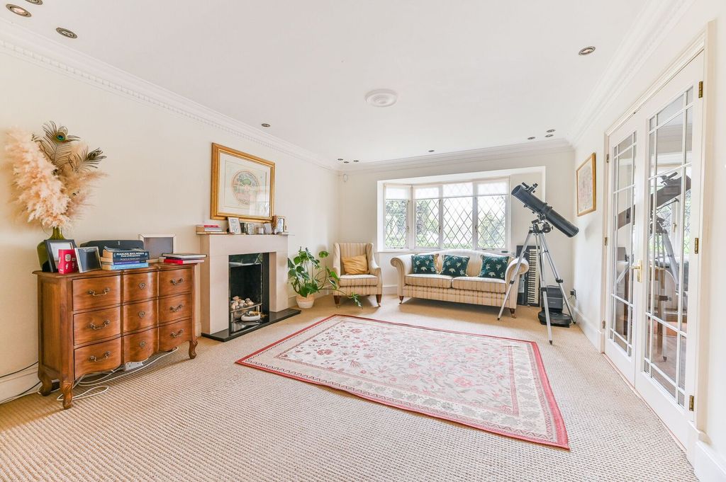 Additional image 7 of 5 bed detached house for saleRoyal Avenue, New Malden, Worcester Park KT4