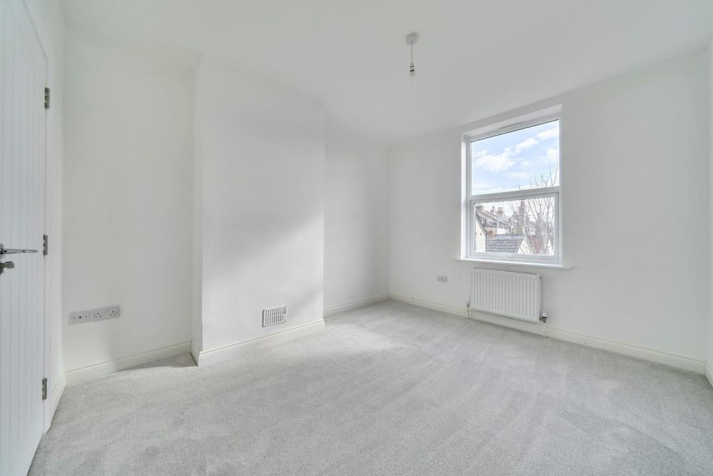 Additional image 3 of 2 bed flat for saleCopnor Road, Portsmouth PO3