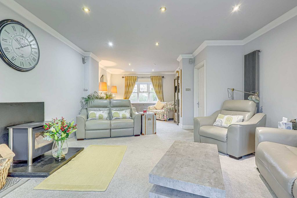 Additional image 5 of 4 bed detached house for saleCastledon Road, Wickford SS12