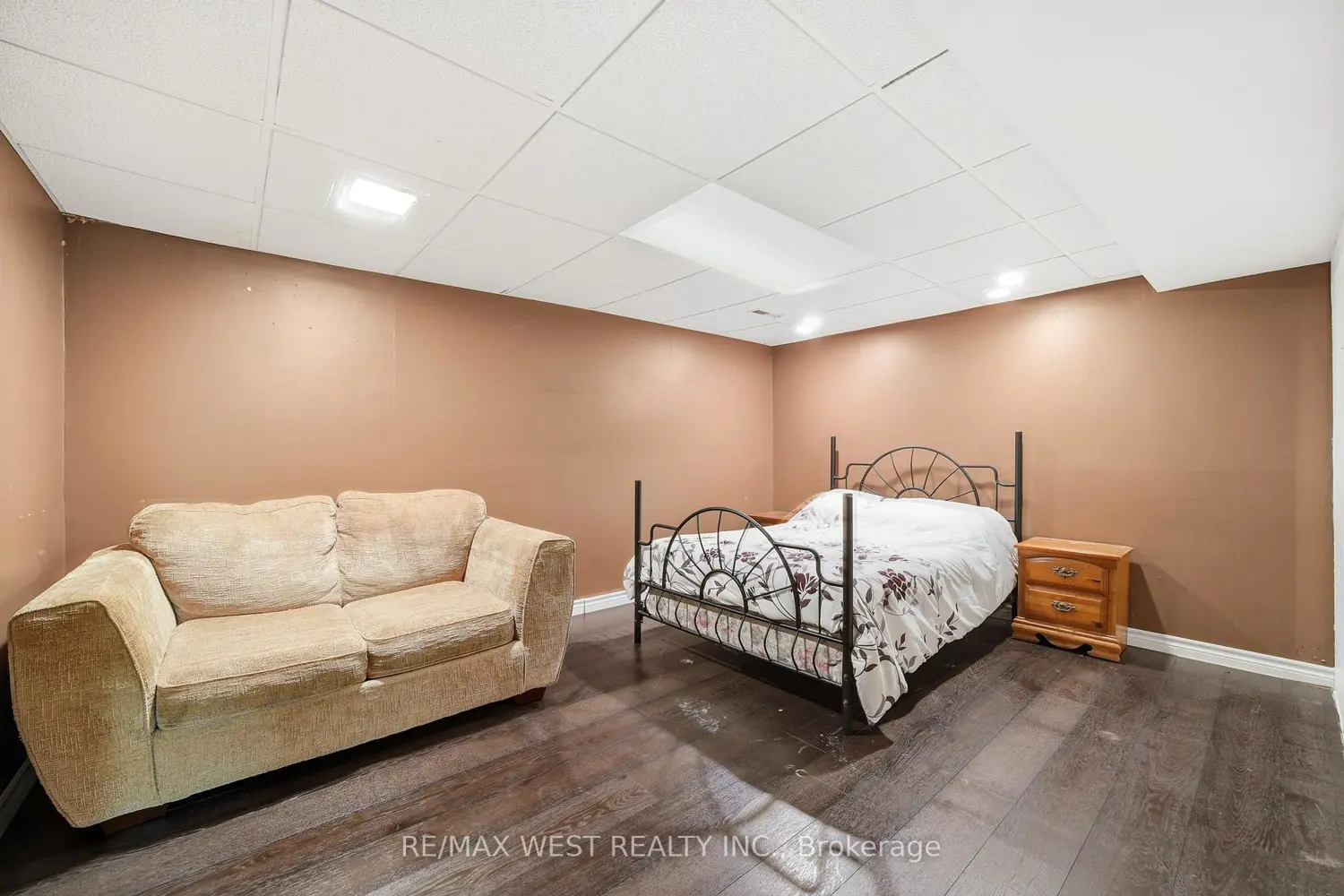 Additional image 10 of 690 Robertson Crescent