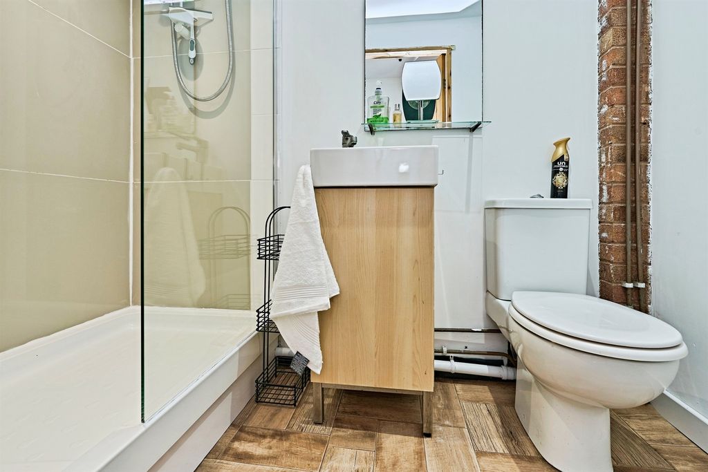 Additional image 22 of 4 bed semi-detached house for saleLinden Lane, Willenhall WV12