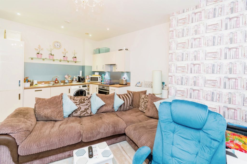 Additional image 2 of 2 bed flat for saleJames Weld Close, Southampton SO15
