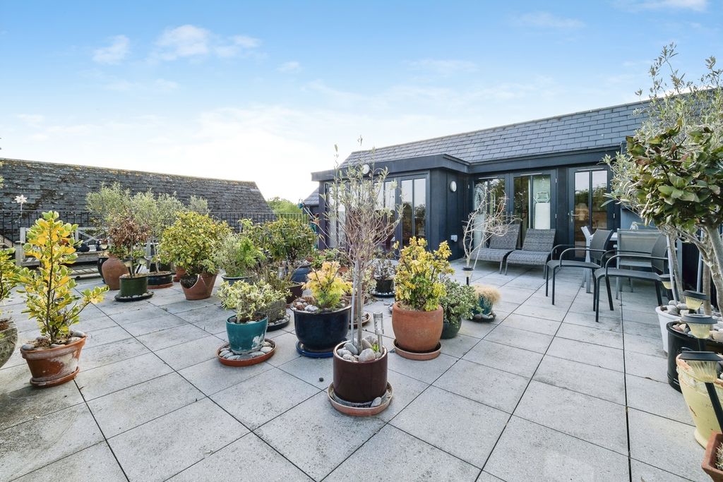 Additional image 2 of 3 bed flat for saleJohnston Road, Woodford Green IG8