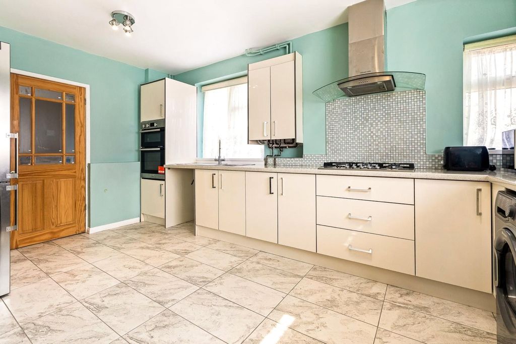 Additional image 3 of 5 bed bungalow for saleDovedale Road, Thurmaston, Leicester, Leicestershire LE4