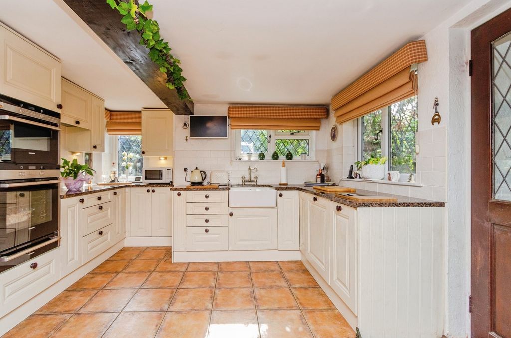 Additional image 8 of 3 bed cottage for saleChurch Road, Tettenhall Wood, Wolverhampton WV6